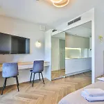Pileckiego 59 Z Balkonem Bezplatny Parking By Perfect